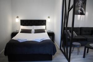 Posteľ alebo postele v izbe v ubytovaní Black & White Apartament