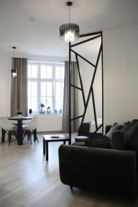 Posedenie v ubytovaní Black & White Apartament