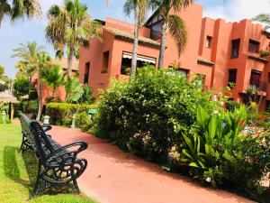 Zahrada ubytování Two-room apartment in Elviria NEAR THE BEACH with parking