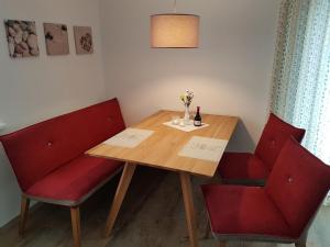 A seating area at Haus Alpenglühn