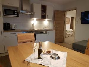 A kitchen or kitchenette at Haus Alpenglühn