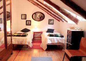 A bed or beds in a room at Jardín de Hoz