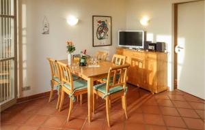 a dining room with a table and chairs and a television at Gorgeous Apartment In Mellenthin in Mellenthin