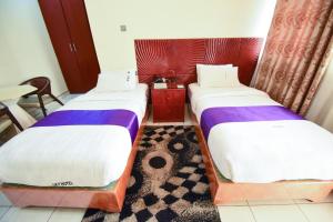 Postel nebo postele na pokoji v ubytování Hotel OK Kampala