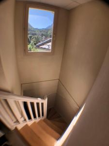 杜约特Logement atypique avec vue unique panoramique sur le lac d’Annecy, dans une résidence avec plage et ponton privée sur la commune de Duingt (Rive gauche du lac).的相册照片