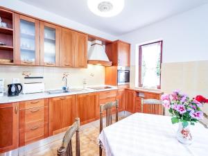 Kuchyňa alebo kuchynka v ubytovaní Villa Marietta