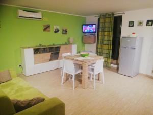 Kuchnia lub aneks kuchenny w obiekcie Relax house