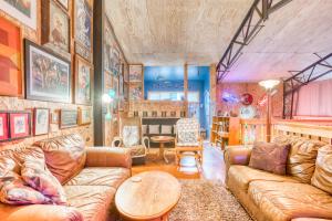 Φωτογραφία από το άλμπουμ του Getaway Bar on Easy Street σε Rockaway Beach