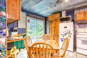 Φωτογραφία από το άλμπουμ του Getaway Bar on Easy Street σε Rockaway Beach