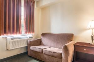 Gallery image of Knights Inn Orillia in Orillia