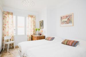 Katil atau katil-katil dalam bilik di Regina's Banyuls - Spatious apartment next to the beach