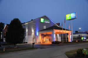 a building with a gas station at night at Holiday Inn Express & Suites Harrison, an IHG Hotel in Harrison