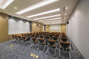 Οι επιχειρηματικές εγκαταστάσεις ή/και οι αίθουσες συνεδριάσεων στο Holiday Inn Express Guian Yungu by IHG