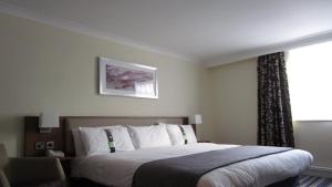 Postel nebo postele na pokoji v ubytování Holiday Inn Leeds Garforth by IHG
