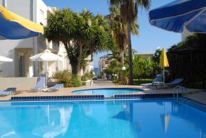 Bazén v ubytování Evilion hotel nebo v jeho okolí