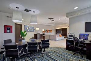 科斯塔梅薩的住宿－Holiday Inn Express & Suites Costa Mesa, an IHG Hotel，相簿中的一張相片