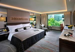 เตียงในห้องที่ InterContinental Grand Stanford Hong Kong by IHG