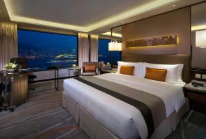เตียงในห้องที่ InterContinental Grand Stanford Hong Kong by IHG