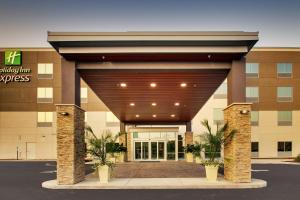 a lobby of a hotel with a large building at Holiday Inn Express - Lexington East - Winchester by IHG in Winchester