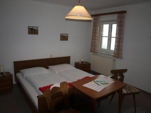 מיטה או מיטות בחדר ב-Gaberlhaus