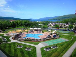 Pogled na bazen v nastanitvi Holiday Inn Resort Lake George, an IHG Hotel oz. v okolici