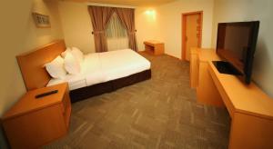 Giường trong phòng chung tại Etab Hotels & Suites