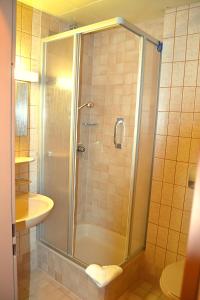 a bathroom with a shower and a sink at Hotel Vi Vintage S-Weilimdorf in Stuttgart-Weilimdorf