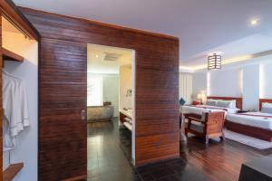 Postel nebo postele na pokoji v ubytování King Rock Boutique Hotel