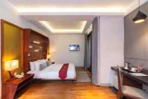 Postel nebo postele na pokoji v ubytování King Rock Boutique Hotel