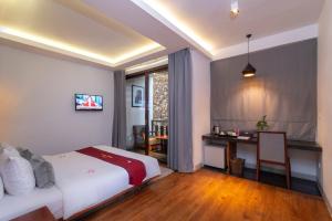Postel nebo postele na pokoji v ubytování King Rock Boutique Hotel