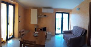 a living room with a couch and a table at La Casa di Ninna Affittacamere in Ariano Irpino