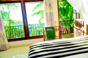 Кровать или кровати в номере Senasuma Homestay