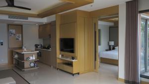 TV a/nebo společenská místnost v ubytování 5* 3BR SUITE in Amari Phuket - Patong Beach