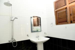 Koupelna v ubytování Senasuma Homestay