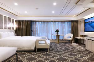 TV a/nebo společenská místnost v ubytování Nanjing Central Hotel