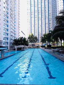 The swimming pool at or close to MyrVin at Grass Residences, QC