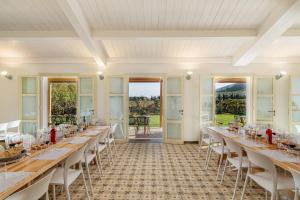 Restoran või mõni muu söögikoht majutusasutuses Wine Resort Ledà d'Ittiri