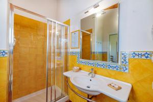 a bathroom with a sink and a shower at Wine Resort Ledà d'Ittiri in Alghero