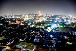 Nespecifikovaný výhled na destinaci Kampala nebo výhled na město při pohledu z hotelu
