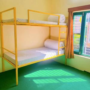 Llit o llits en una habitació de Hotel Noble Inn花椒客栈