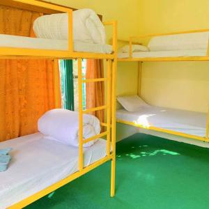 Llit o llits en una habitació de Hotel Noble Inn花椒客栈