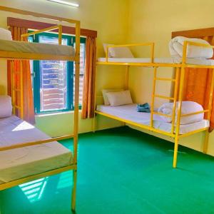 Llit o llits en una habitació de Hotel Noble Inn花椒客栈