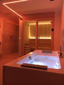 Vannituba majutusasutuses Hotel Saccardi & Spa - Adults Only