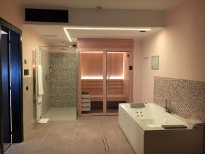 Vannituba majutusasutuses Hotel Saccardi & Spa - Adults Only