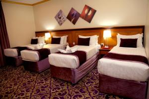 Letto o letti in una camera di Amjad Al Deafah Hotel