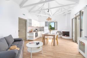 Kuchyň nebo kuchyňský kout v ubytování Kosyforema Villas