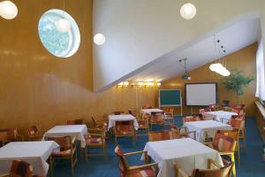 Reštaurácia alebo iné gastronomické zariadenie v ubytovaní Horský Hotel Neptun