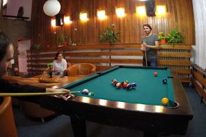 Biliár nebo kulečník v ubytování Horský Hotel Neptun + 37 fotografií