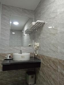 Phòng tắm tại Duc Long Hotel