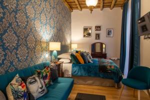a hotel room with a bed and a couch at B&B Ventisei Scalini A Trastevere in Rome